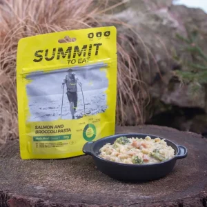 Zlevněný SUMMIT TO EAT losos s těstovinami a brokolicí
